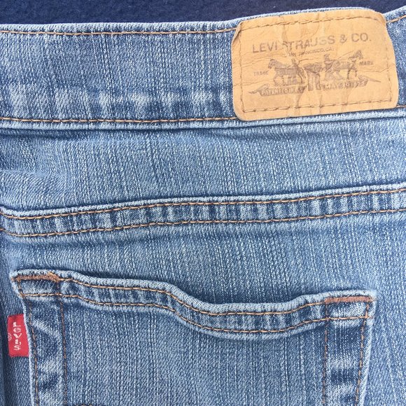 Levi's Boot Cut Jeans - Picture 4 of 9